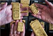 افت قیمت جهانی طلا با تقویت دلار ادامه دارد