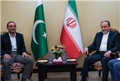 دیدار و گفتگوی فرمانده ارتش پاکستان با عراقچی در تهران