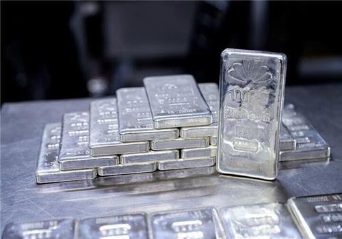 نقره باز هم رکورد زد/ معامله 3.7 تن شمش نقره در بورس کالا