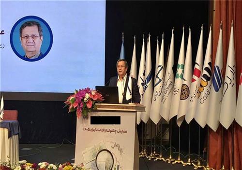 همتی: اصلاح سیاست ارزی و برخورد با بانک‌های ناسالم اولویت اصلی بانک مرکزی است