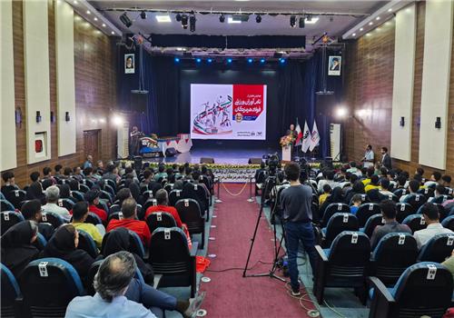 تجلیل از نام‌آوران و قهرمانان فولاد هرمزگان در سال 1404