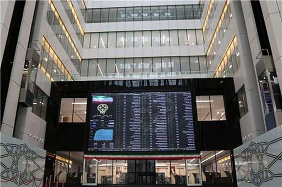 اصلاح اخیر بورس طبیعی است/ شاخص پس از فتح سقف تاریخی، در حال تصمیم‌سازی