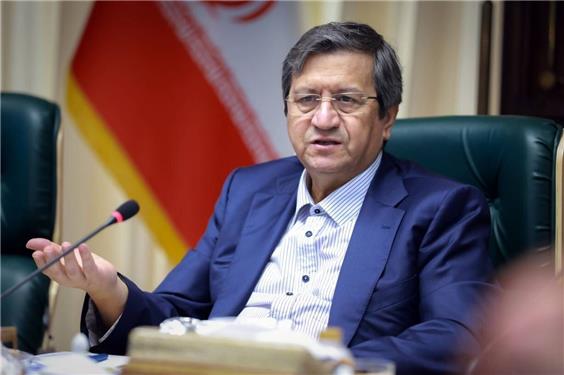 همتی در گفت‌وگو با بلومبرگ: روند پرشتاب تورم را کنترل کردیم