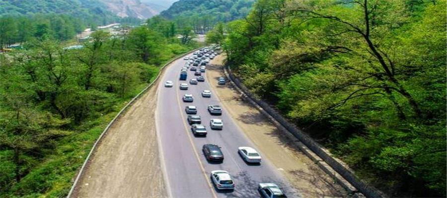 ترافیک پرحجم در مسیرهای منتهی به شمال/ ممنوعیت تردد در مسیر شمال به جنوب چالوس