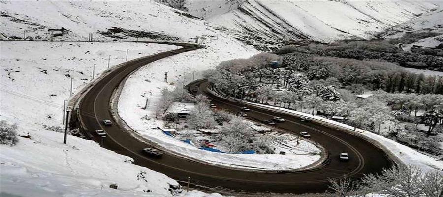 برف و باران در جاده‌های ۱۵ استان/ ترافیک نیمه‌سنگین ۲ محور مواصلاتی در غرب تهران