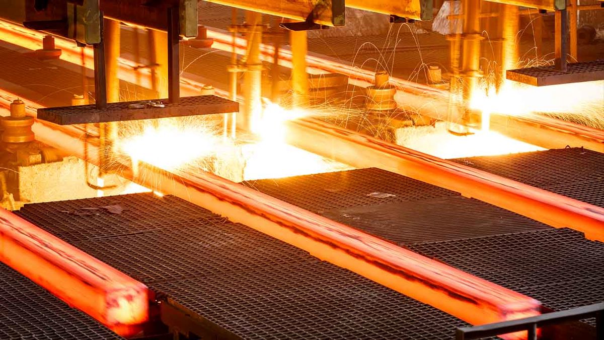 هشدار فعالان صنعت فولاد نسبت محدودیت‌های اعمالی برق