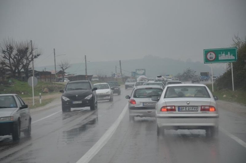 بارش برف و باران در جاده‌های ۱۲ استان/انسداد ۶ محور و ترافیک پرحجم در ۵ جاده