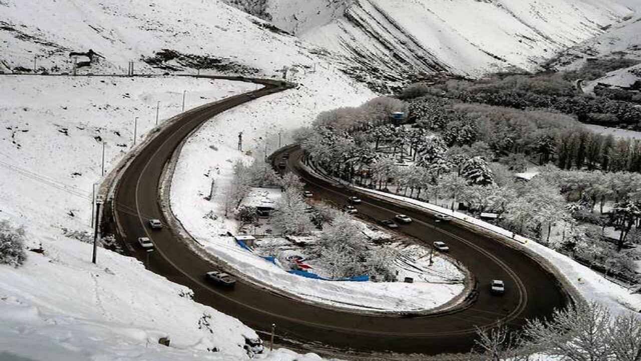 برف و باران در جاده‌های ۱۱ استان کشور/ انسداد ۲۱ جاده و ترافیک پرحجم در ۲ محور