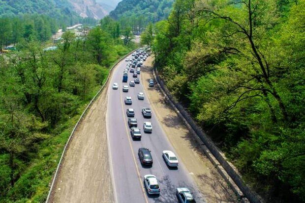 ترافیک پرحجم در مسیرهای منتهی به شمال/ ممنوعیت تردد در مسیر شمال به جنوب چالوس