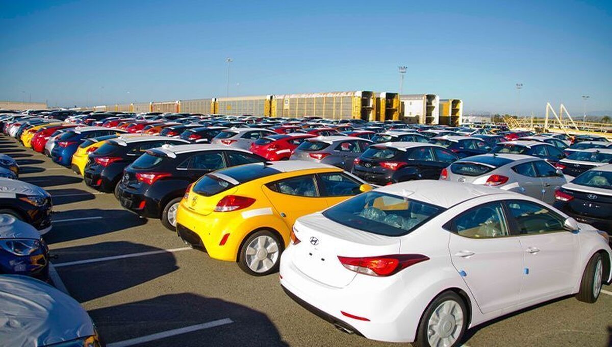 افزایش ۱۰۰ درصدی قیمت خودروهای وارداتی در سال ۱۴۰۴/ واردکنندگان خودرو با مانع جدید روبرو هستند
