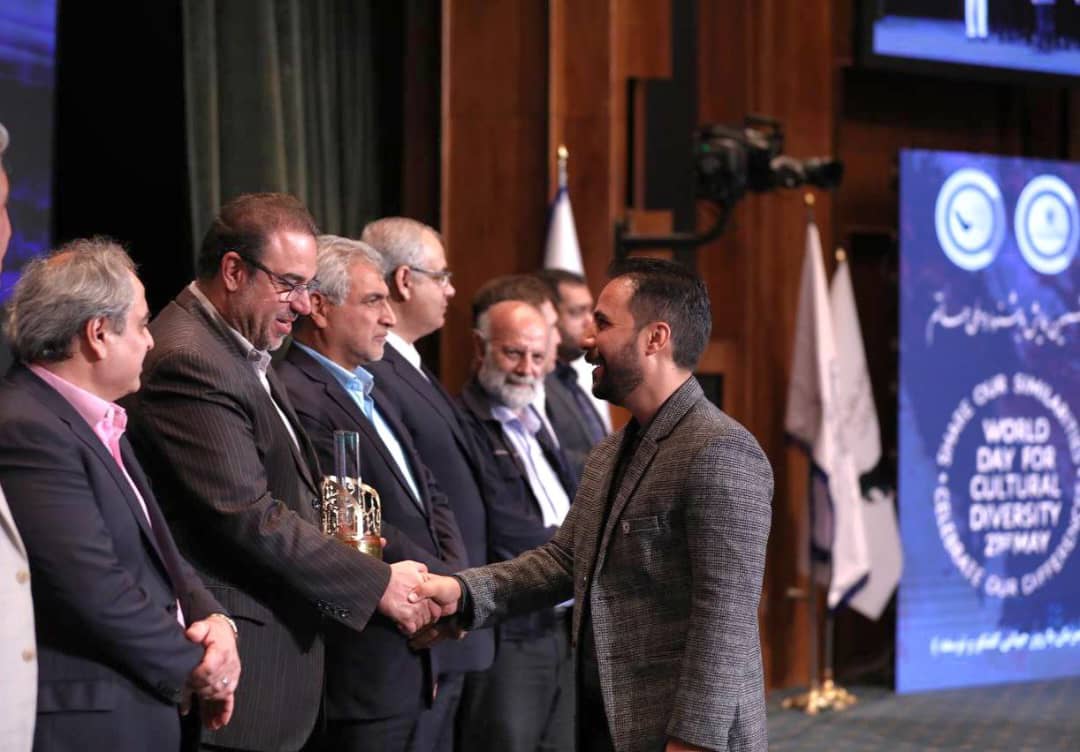 دریافت تندیس «فناوری و نوآوری پیشرو»  توسط شرکت توسعه آهن و فولاد گل‌گهر