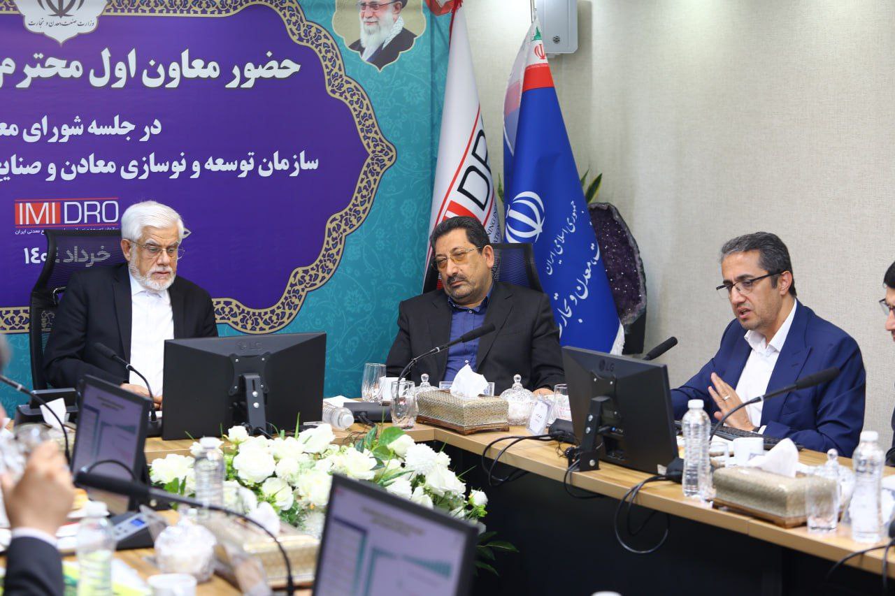 آقاجانلو خواسته های سه گانه صنایع معدنی از دولت را اعلام کرد/ "برطرف شدن شوک هزینه های برق و گاز"، "هدایت سود شرکت ها به سمت توسعه" و "مشارکت صندوق توسعه ملی در انتقال آب از دریای عمان