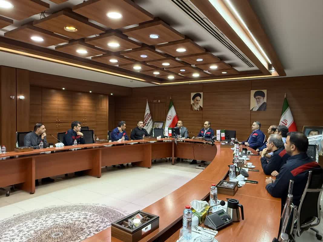برگزاری جلسه کمیته بحران شرکت فولاد اکسین خوزستان با تأکید بر آرامش پایدار، آمادگی کامل و تداوم ایمن تولید