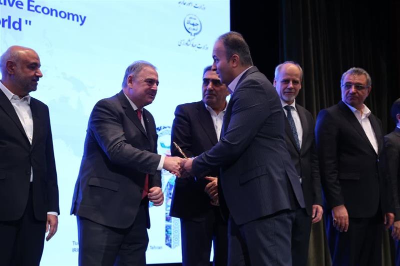 درخشش نام ذوب‌آهن اصفهان در همایش بین المللی اقتصاد تعاونی؛ تعاونی مصرف کارکنان ذوب آهن، تعاونی برتر ملی شد