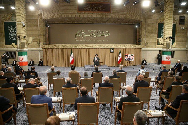 قدردانی ویژه رهبر انقلاب از رئیس‌جمهور و دولت/ معیشت مردم مهمترین مسئله است