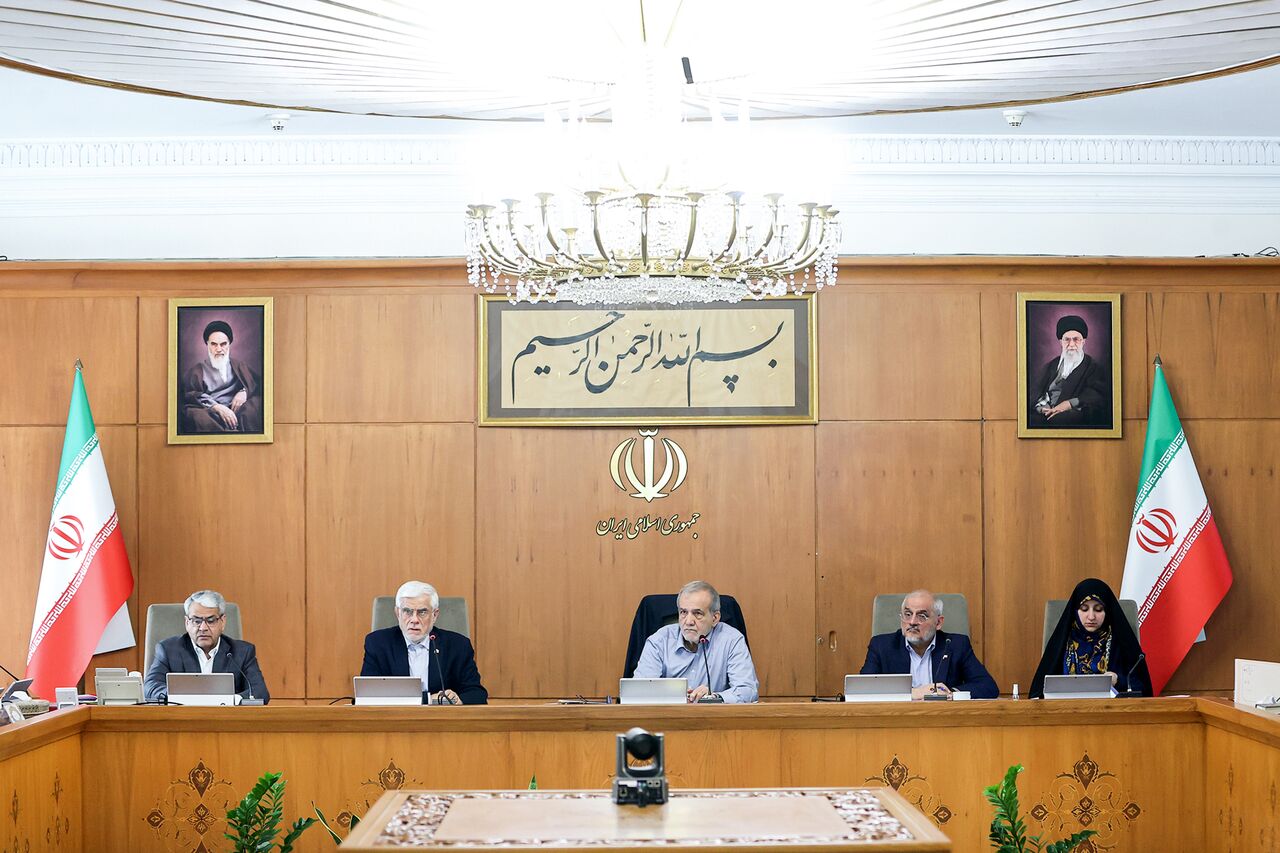 رئیس جمهور: تلاش دولت ارائه بودجه بدون کسری به مجلس است