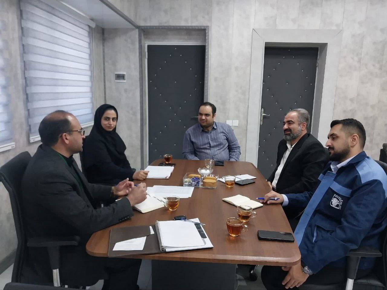 نشست هم‌اندیشی شرکت فولاد آلیاژی با مرکز فنی‌وحرفه‌ای بافق جهت توانمندسازی نیروی انسانی