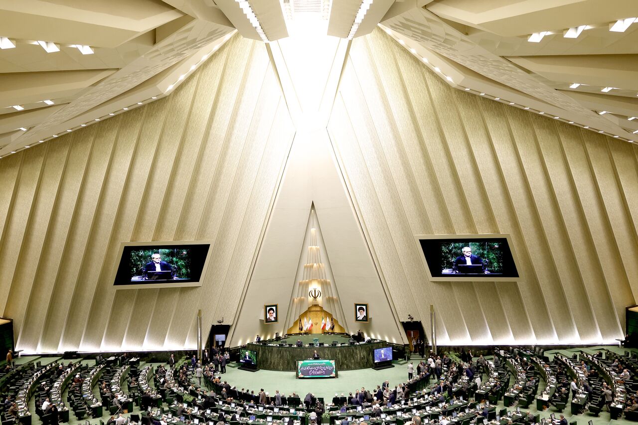 نماینده مجلس: همه مشکلات را نباید به دولت ربط داد/ لزوم اصلاح ساختار بودجه