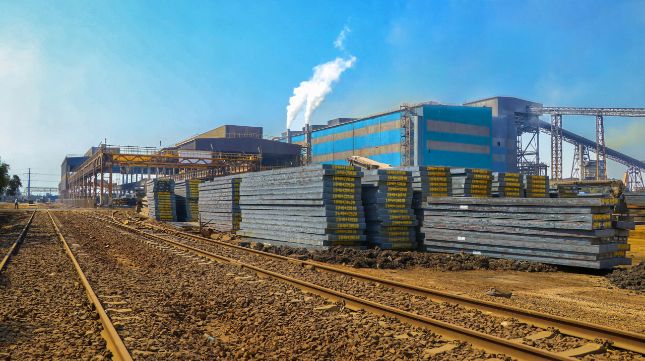 صرفه‌جویی ۴.۵ میلیون دلاری با بومی‌سازی ۱۳۸ ردیف قطعه در فولاد هرمزگان