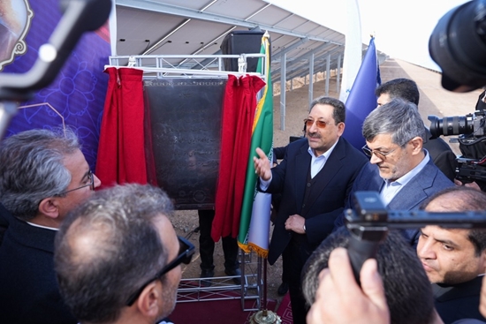 وزیر صمت بزرگ‌ترین نیروگاه خورشیدی استان یزد را افتتاح کرد