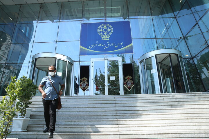 بورس از نظر ارزندگی جذاب است اما زیر فشار نااطمینانی قرار دارد