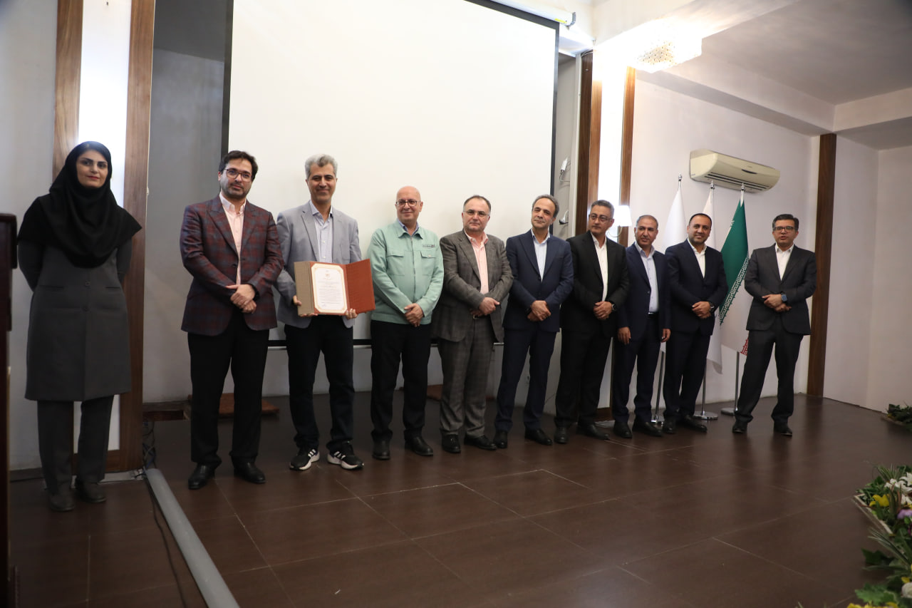 با حضور مدیرعامل و معاونان شرکت فولاد هرمزگان انجام شد؛ قدردانی از نفرات برتر جشنواره ارتقای بهره‌وری فولاد هرمزگان