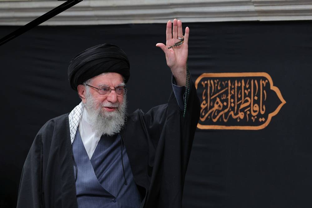روح بلند پیشوای ملّت بزرگ ایران و پیش قراول امّت اسلامی، حضرت امام خامنه‌ای به ملکوت اعلی پیوست