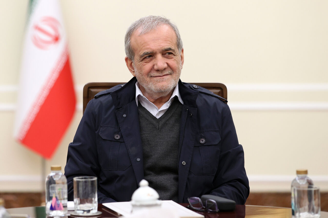پزشکیان خطاب به کادر درمان: شما ستاره‌های درخشان ایران در این جنگ ظالمانه بوده‌اید