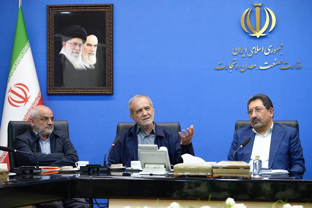 مدیران کشور با روحیه جهادی، کمترین نگرانی را برای مردم رقم زدند/ اصناف و تولیدکنندگان، ستون‌های پایداری اقتصاد در شرایط جنگی بودند