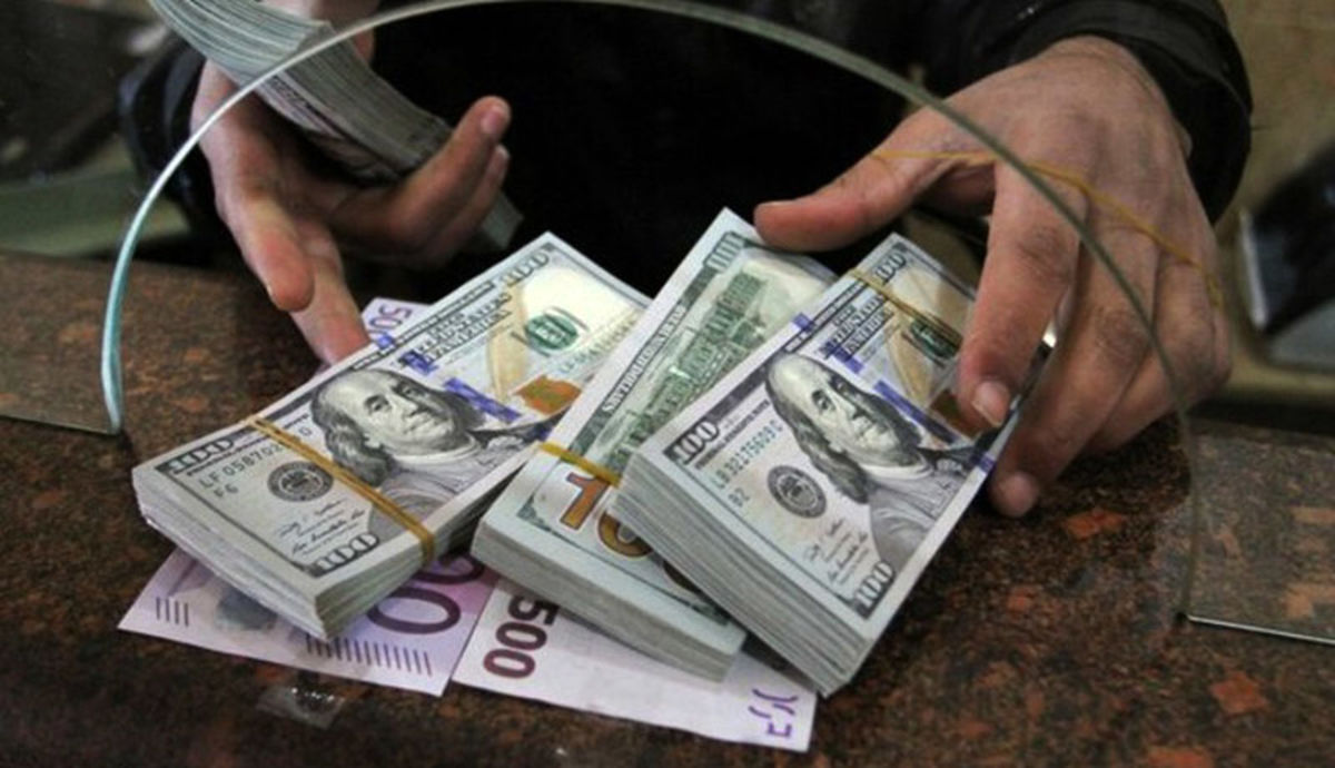 بازار دلار بانکی داغ شد؛ مشکل خریداران چیست