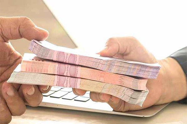 گلایه از تأخیر در پرداخت وام‌ها / مطالبه جدید مجلس از بانک مرکزی چیست؟
