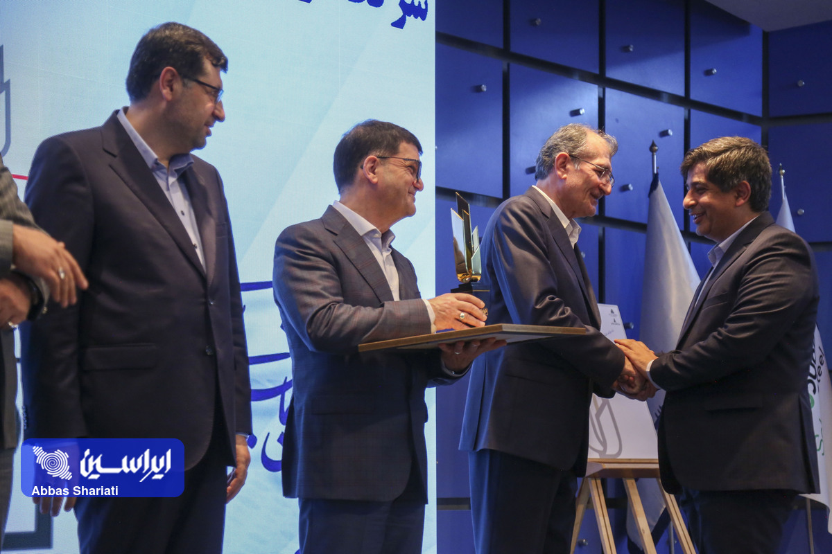 ششمین تندیس زرین تعالی سازمانی در ویترین فولاد مبارکه