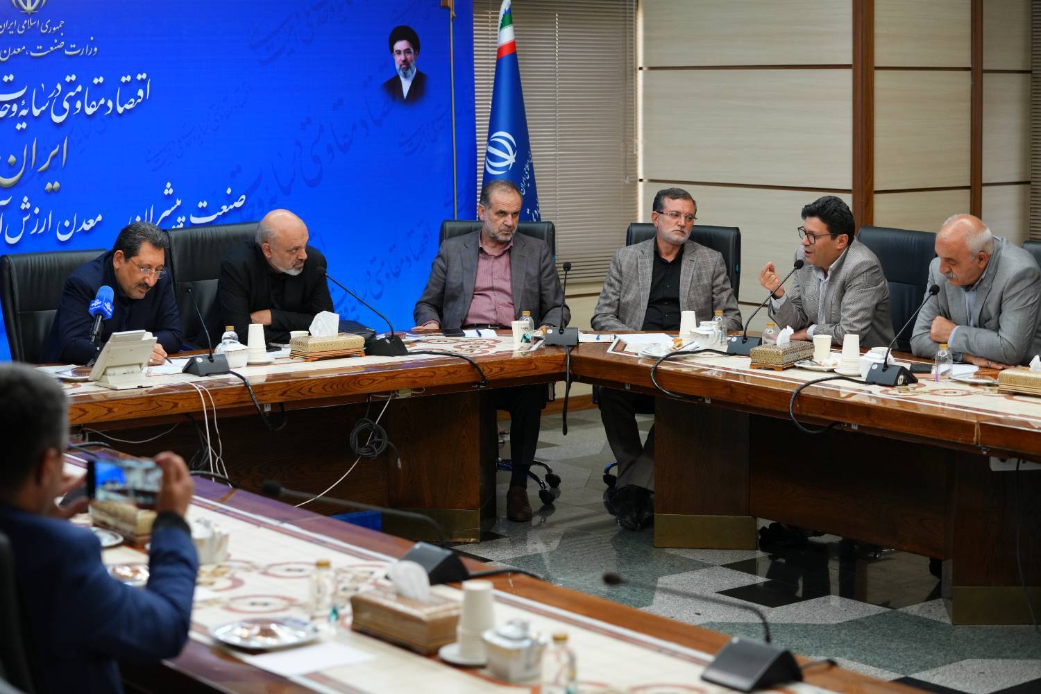 واحدهای صنعتی با تکیه بر توان داخلی و فناوری‌ها نوسازی می‌شوند