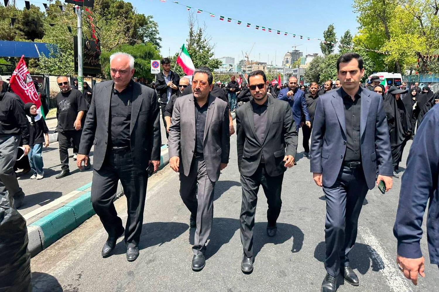 حضور وزیر صمت در مراسم وداع با رهبر شهید انقلاب