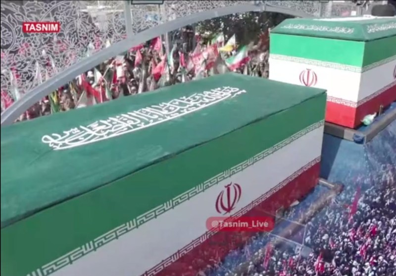 ورود خودروی حامل پیکر امام شهید به خیابان آزادی و حرکت به سمت غرب