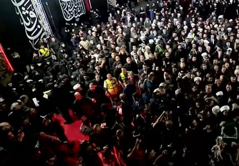 برگزاری مراسم باشکوه ادای احترام به پیکر امام شهید در فرودگاه نجف