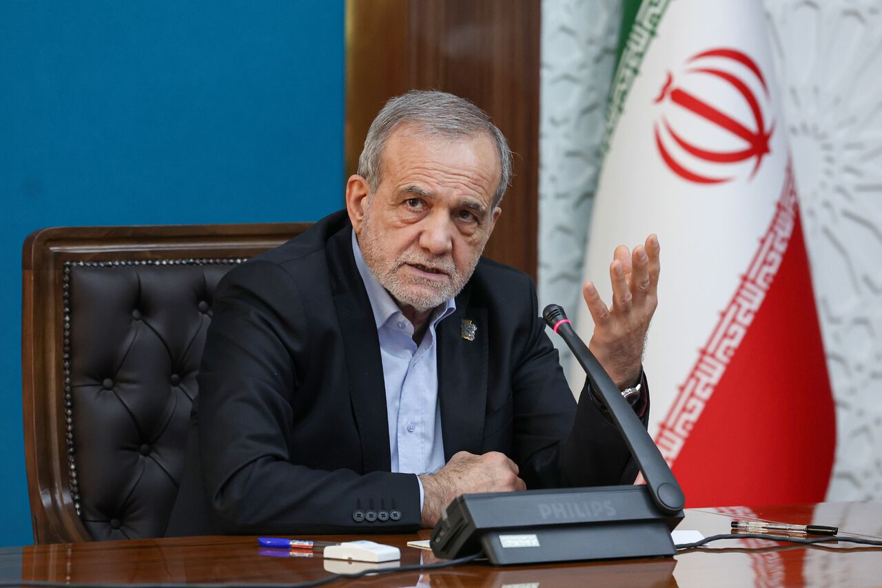 پزشکیان: باید برای مردمی که از کشور، نظام و رهبری حمایت کرده‌‎اند کاری کارستان انجام دهیم