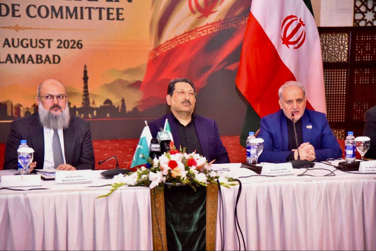 استقبال وزیر بازرگانی پاکستان از وزیر صمت ایران در حاشیه نشست کمیته مشترک تجاری
