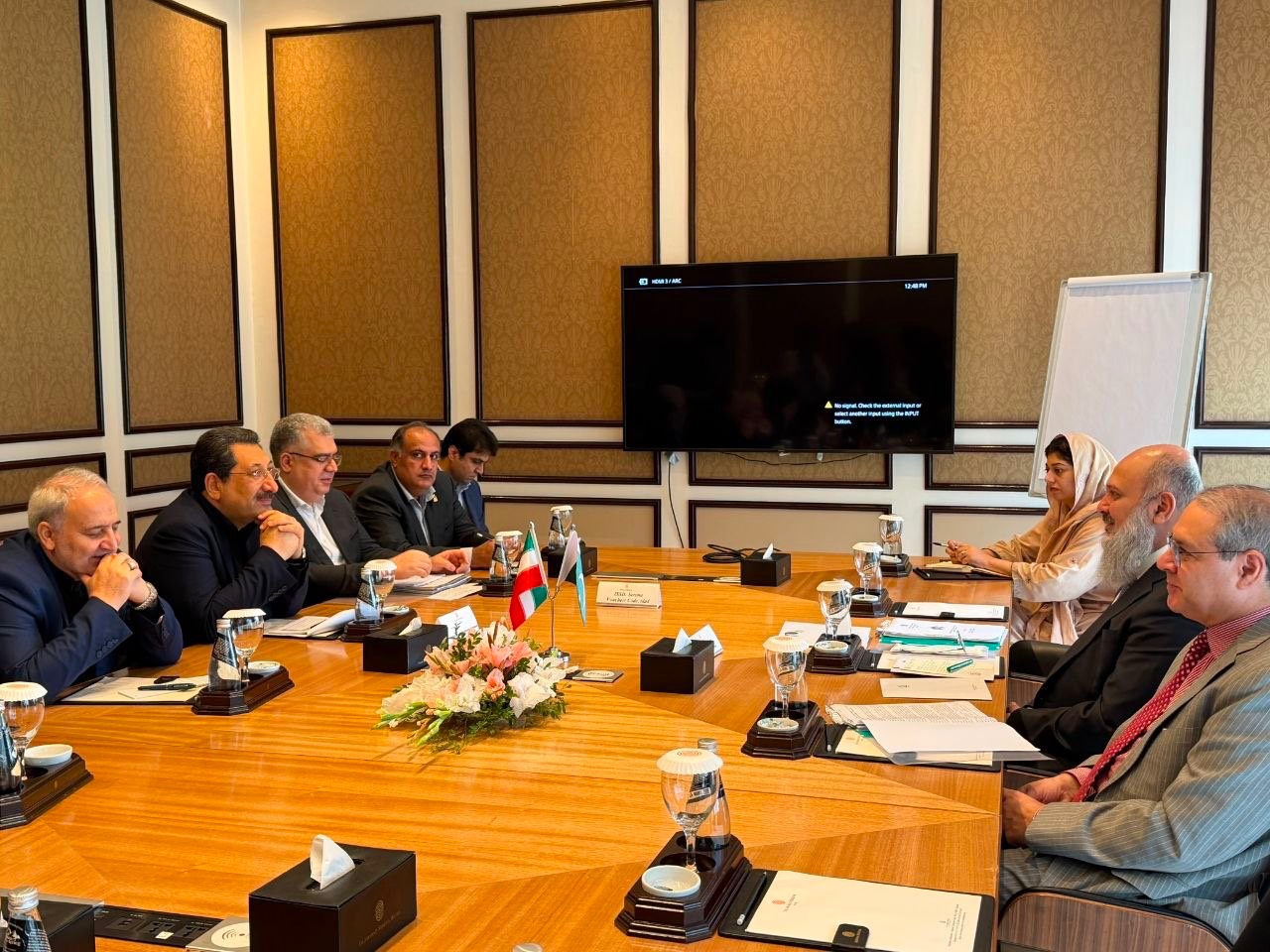 وزیر صمت خواستار پیگیری کانتینرهای ایرانی در بندر کراچی شد / تجارت ۱۰ میلیارد دلاری ایران و پاکستان