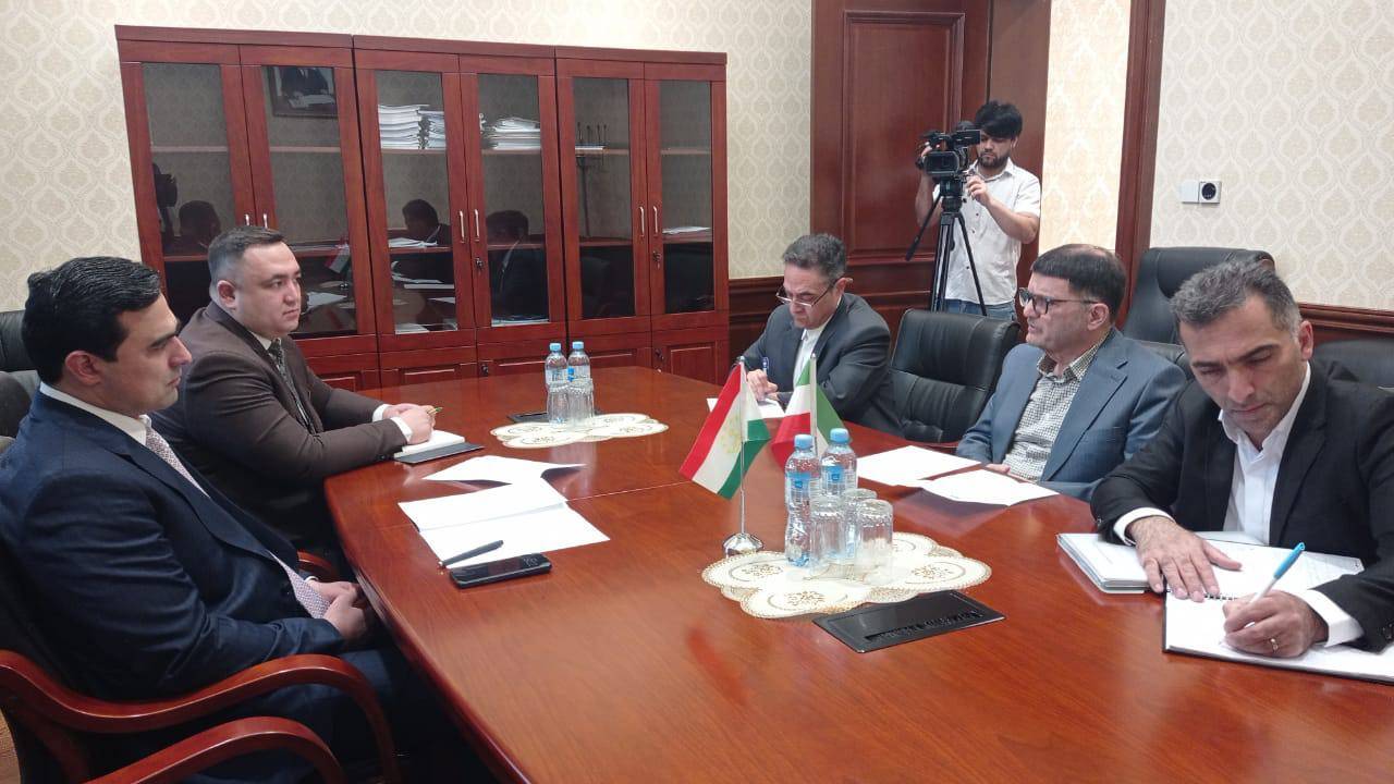 تأکید ایران و تاجیکستان بر تسریع در توسعه تجارت و رفع موانع مراودات اقتصادی