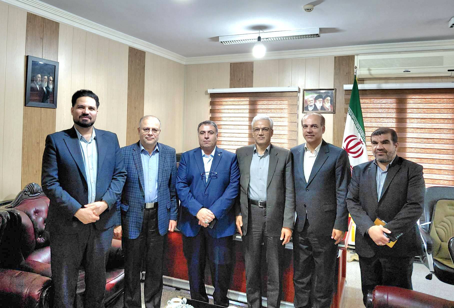 دیدار مدیرعامل صندوق رفاه و آتیه کارکنان پست بانک ایران با فرماندار شهرستان زرندیه برای بررسی مقدمات ایجاد کسب‌وکارهای خرد و متوسط